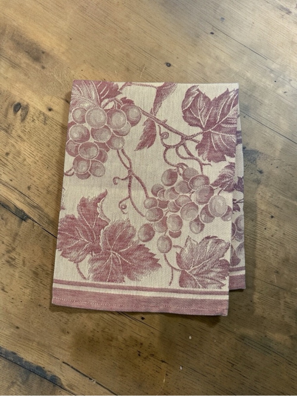 LINO - COTONE Grapevine Kitchen Towel - Mauve and Cream